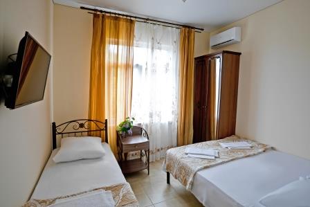 гостевой дом в лоо уютный дворик Трехместный номер