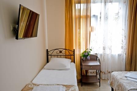 гостевой дом в лоо уютный дворик Трехместный номер